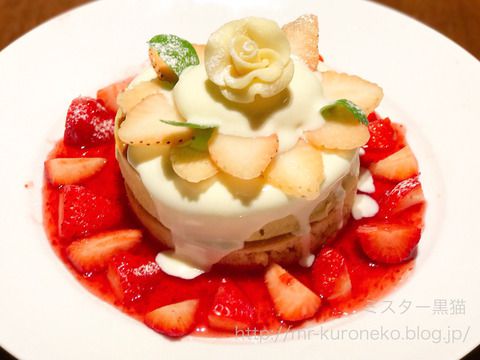 Guy & Jo's Hawaiian Style Cafe ガイ&ジョーズ ハワイアン スタイル カフェ 【銀座】 東急プラザ銀座1周年記念 白いちごとあまおうのアニバーサリーパンケーキ