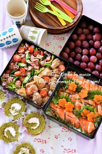 お花見弁当と、抹茶桜ロールケーキ