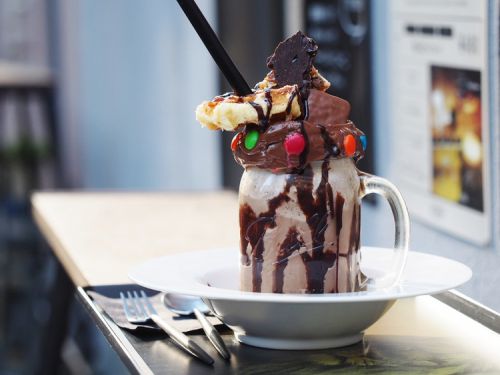 東京・八丁堀でスイーツをメガ盛りした「エクストリームミルクシェイク」を堪能!ROAR Coffee House & Roastery(ロアーコーヒーハウス&ロースタリー)