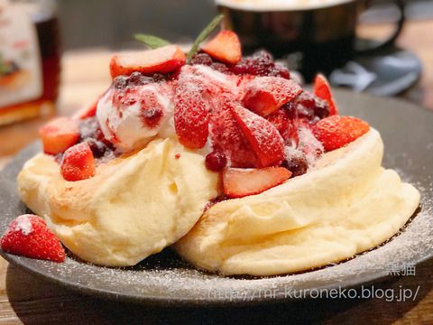 ESPRESSO D WORKS 渋谷 エスプレッソディーワークス 【渋谷】 季節限定!苺とベリーのスフレパンケーキ