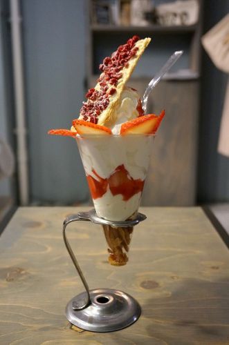 ソフトクリームが人気のGUFO(四ツ橋)で季節限定苺パフェを堪能してきました!