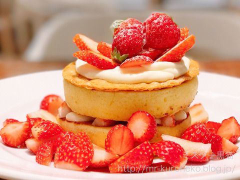 J.S.PANCAKE CAFE ジェイエスパンケーキカフェ 【中野】 いちご300%UP!モア ストロベリーハニーパンケーキ / メロンパフェ