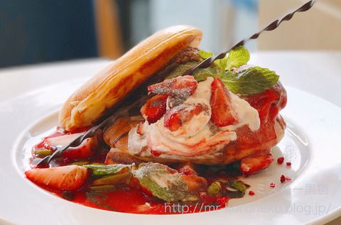 cafe nature カフェナチュレ 【新宿】 季節限定 ストロベリーショコラパンケーキ