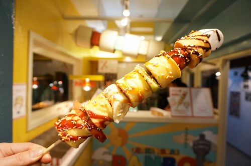 アメリカ村で世界初!串かつ風パンケーキ「パンボ」が誕生しました!