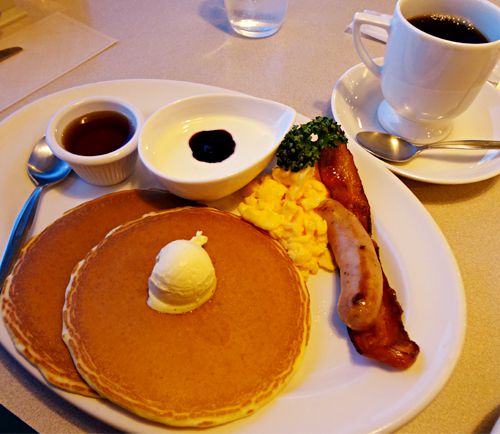 ロイヤルコーヒーショップ 飛行機を眺めながらいただくサンドイッチやパンケーキ!(広島空港、広島県三原市)
