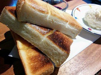 カフェ・ラ・バスティーユ (Cafe la BASTILLE) 【札幌大通】◆レアチーズケーキとトーストが一度に味わえる欲張りメニュー!