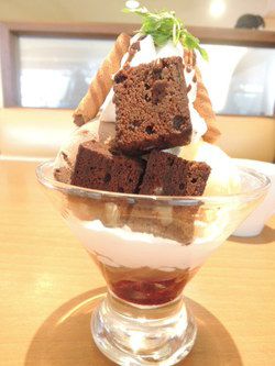 レストランココスCOCO'Sでチョコレートパフェ