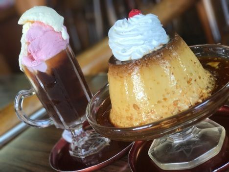 【デカ盛り】18切符旅ではみ出すフロートと巨大スーパージャンボプリン【スイーツ】 カントリーロード(静岡県 焼津市)