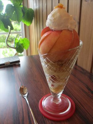 桃農家さんが作るスペシャルな『桃パフェ』☆藤桃庵(とうとうあん)☆