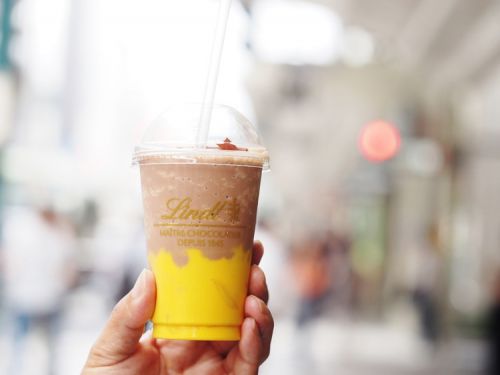 リンツ(Lindt)新作「ミルクチョコレートマンゴーアイスドリンク」を堪能!