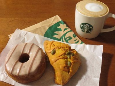 スタバ 秋の新作スコーンとドーナツ。クロワッサンの生クリームサンド。