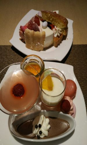 【最新版】新宿にあるヒルトン東京『メトロポリタングリル(Hilton Tokyo Metropolitan Grill)』のスイーツブッフェ・ケ-キバイキング~マリー・アントワネットの結婚~に(2017年9月)♪♪♪