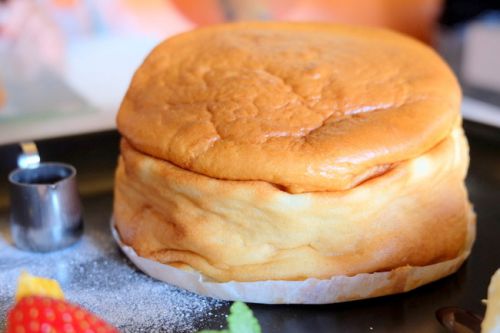 【札幌・福住】つきさむパンケーキ金のスプーン 金のふわとろスフレパンケーキ