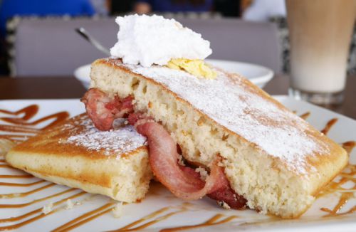 【フィリピン セブ島】 Cafè Sarree カフェ サリー ベーコンパンケーキ
