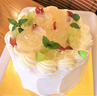白いバラのケーキ