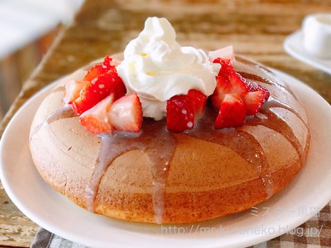 絵本カフェ holo holo ホロホロ 【なんば】 本日最終日!大きな大きな手作り 練乳いちごパンケーキ