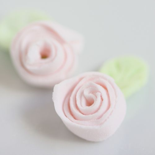 マシュマロでかわいい薔薇のデコパーツ♪