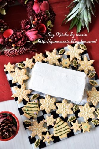 クリスマスクッキーとケーキ、そして、ポインセチア