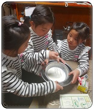いちごムース作りと賑やかご飯