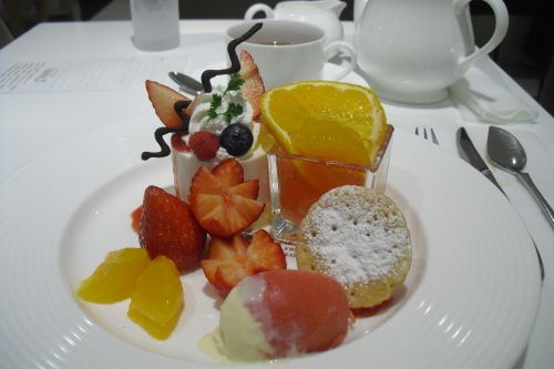 タカノフルーツパーラー 『苺と柑橘のレアチーズケーキ』