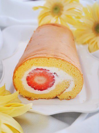いちごの目玉ロールケーキ♪