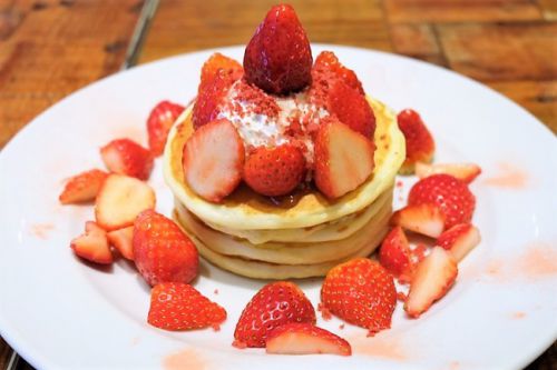 【中野】 J.S.PANCAKE CAFE ジェイエスパンケーキカフェ 中野セントラルパーク店 モアストロベリーホワイトチョコパンケーキ
