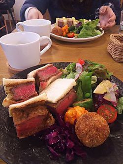 オープンした牛見洋食店でランチとスイーツ 長野市新田町