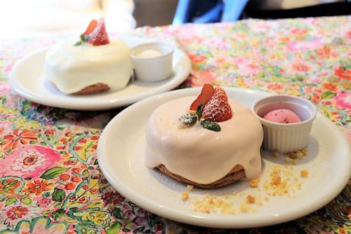 【代官山】 ベリーファンシー VERY FANCY loves ANNTEANA ホワイトフォンダンパンケーキ・ピンクベリーパンケーキ