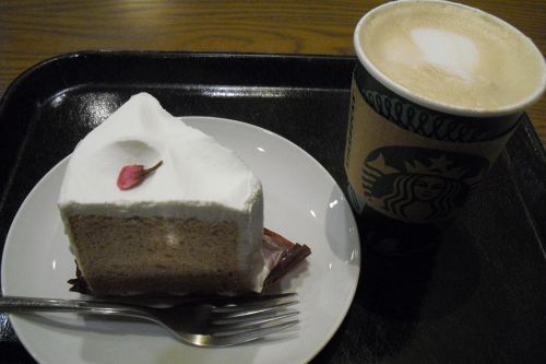 スタバ 『さくらシフォンケーキ』