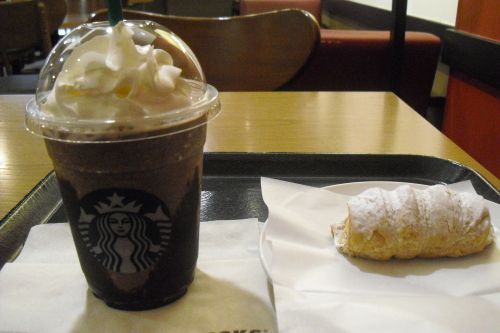 スタバ 『アーモンドトフィートリプルチョコレートフラペチーノ® etc.』