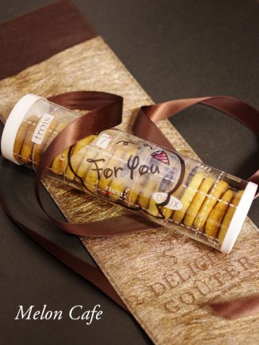 紅茶のバニラクッキー☆Suipa.の容器モニター「A-PET 円筒ケース シフル、 不織布ロングバッグ メタリーク、吹き出し型シール For you」