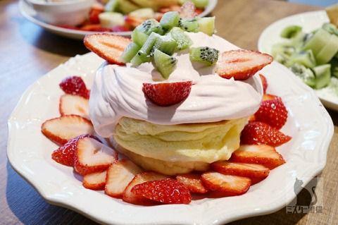 fuku cafe 福カフェ 【入谷】ストロベリーポップクリームパンケーキ