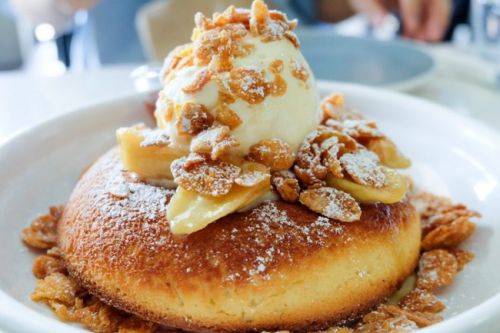 【シンガポール】 Atlas Cofeehouse アトラスコーヒーハウス アトラスバタースコッチバナナパンケーキ