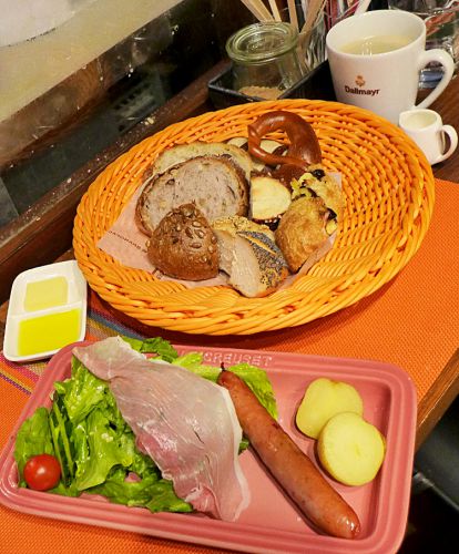 ベッカライベック ドイツパン食べ放題のモーニング&ランチ!シュトーレンも人気(広島市中区鉄砲町、女学院前)