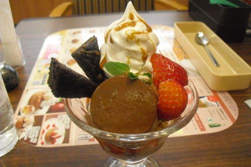 ジョナサン 『自家製ベルギーチョコプリンといちごのサンデー』