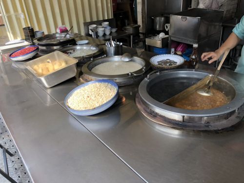萬華區 阿猜嬤甜湯 台北的甘味処で味わうホットスイーツ 米糕桂圓粥や冰糖木耳蓮子湯等