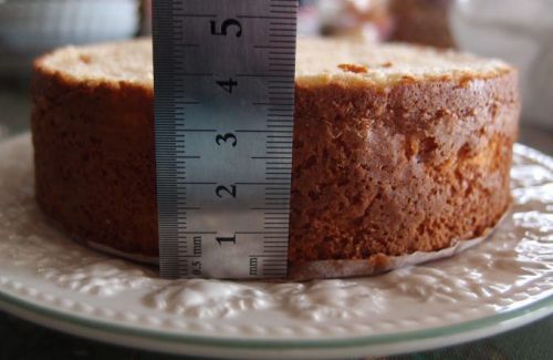 久々のショートケーキ。共立てのジェノワーズ(スポンジケーキ)が十分に膨らまない理由とは?