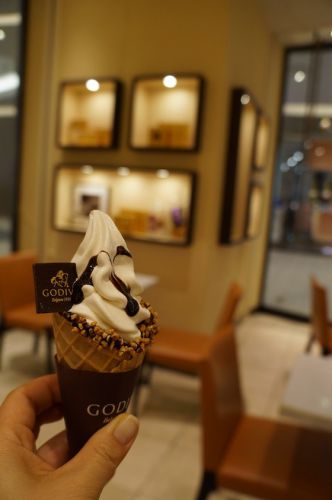 GODIVAのホワイトチョコレートバニラソフト♪