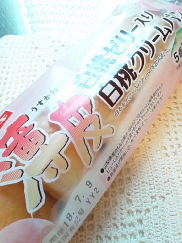 ヤマザキ 薄皮 白桃ゼリー入り白桃クリームパン