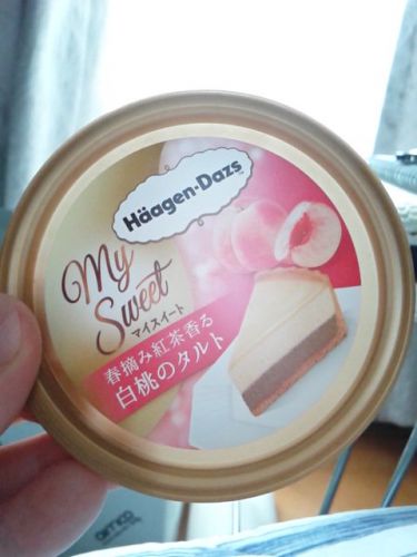 ハーゲンダッツ 春摘み紅茶香る白桃のタルト