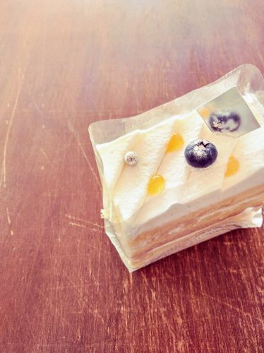 レモンのケーキとご予約のプチギフト