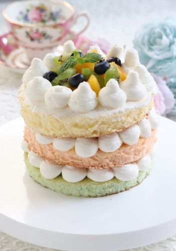 3色のスポンジで♪ * フルーツのネイキッドケーキ *