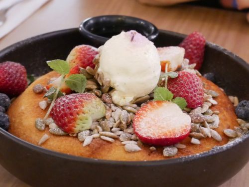 【シンガポール】 Curious Palette ベリーリコッタホットケーキ