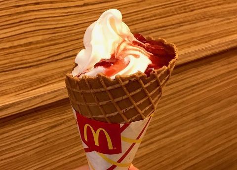 レビュー:ワッフルコーン ストロベリー(マクドナルド)