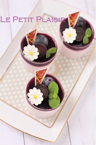 綺麗な紫の、コンコード葡萄のレアチーズケーキ