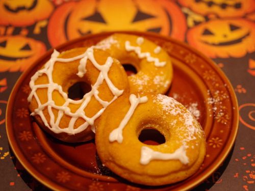 カボチャふんわり♪スパイスで焼きドーナツ☆簡単ハロウィンおやつ