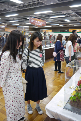 2年生がジャパンケーキショーを見学しました♪