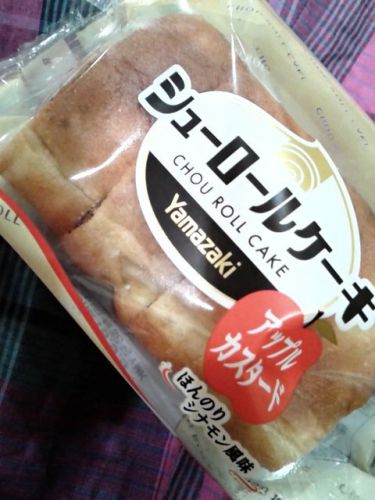 ヤマザキ シューロールケーキ アップルカスタード