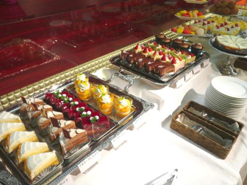 「クィーン洋菓子店(クイーンカフェ)」 スイーツバイキング