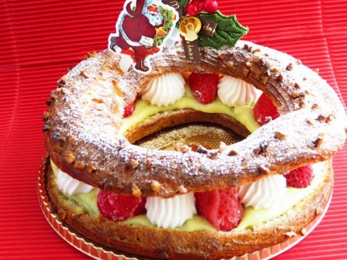 2018クリスマスケーキのご紹介 Xmasリースパリブレスト Xmasスペシャルイチゴの生クリームケーキ